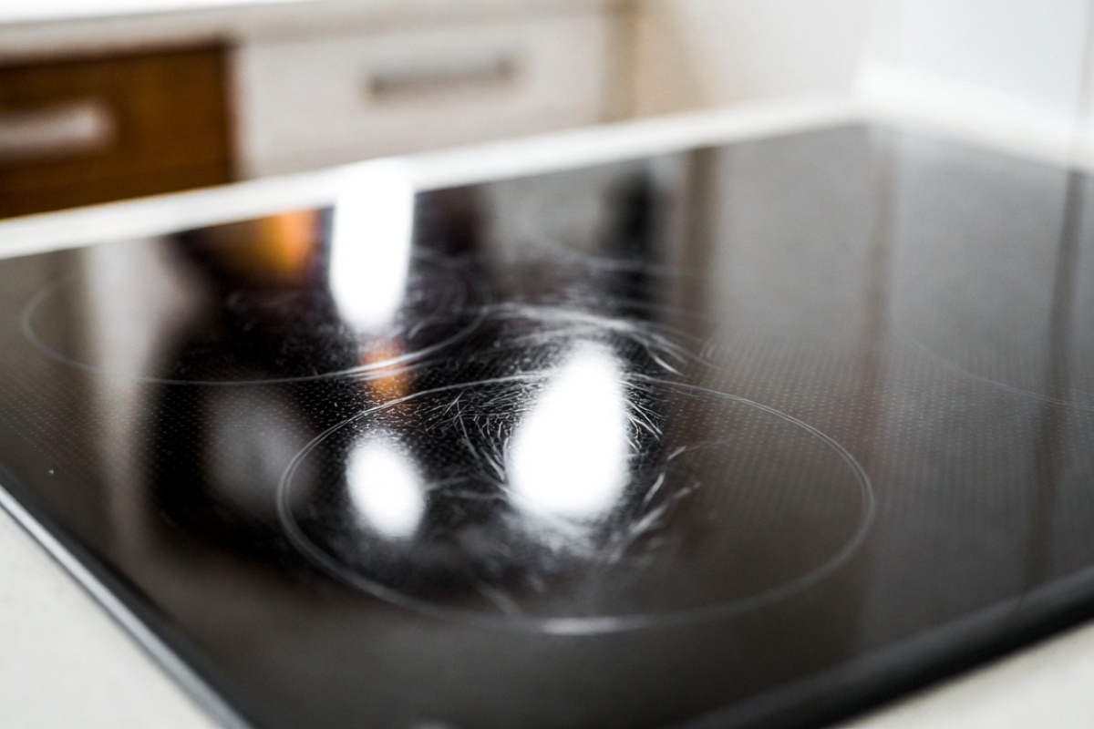 Imate ogrebotine na staklokeramičkoj ploči? Evo kako da ih uklonite u četiri jednostavna koraka – image 2