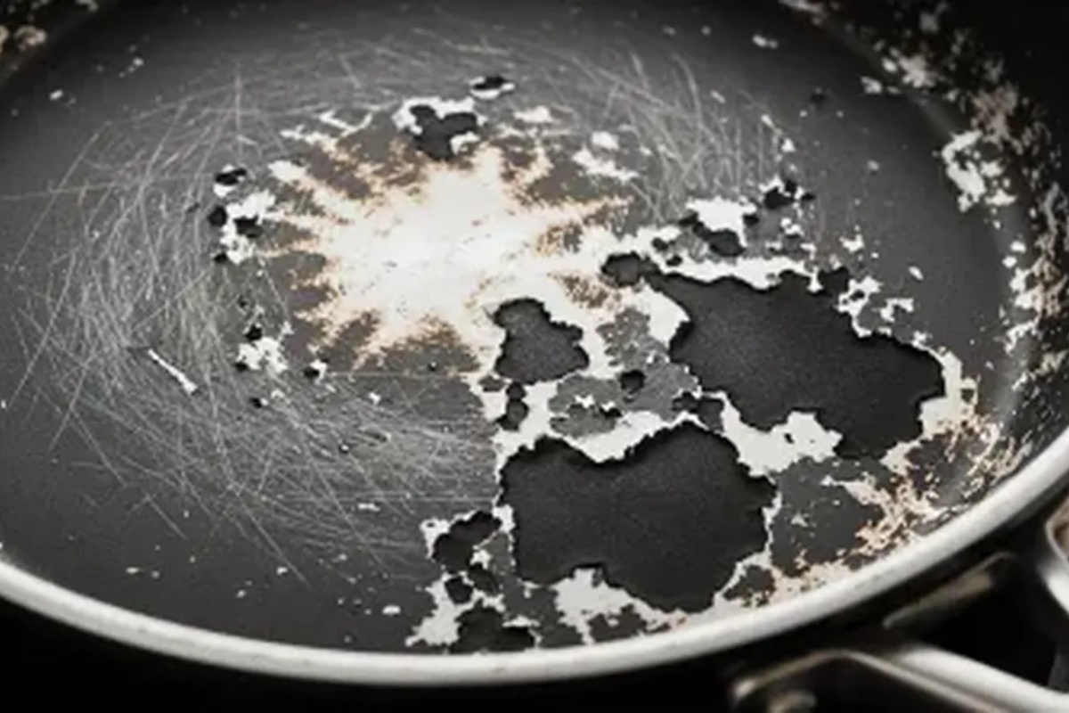 Ribanje tiganja je greška: ovaj sastojak skida masnoću bez napora – image 2