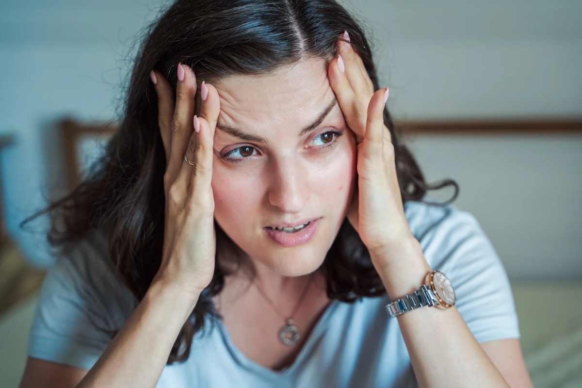 Jedna dlačica na bradi kod žena. Sitnica ili prvi signal hormonalnog poremećaja? – image 2