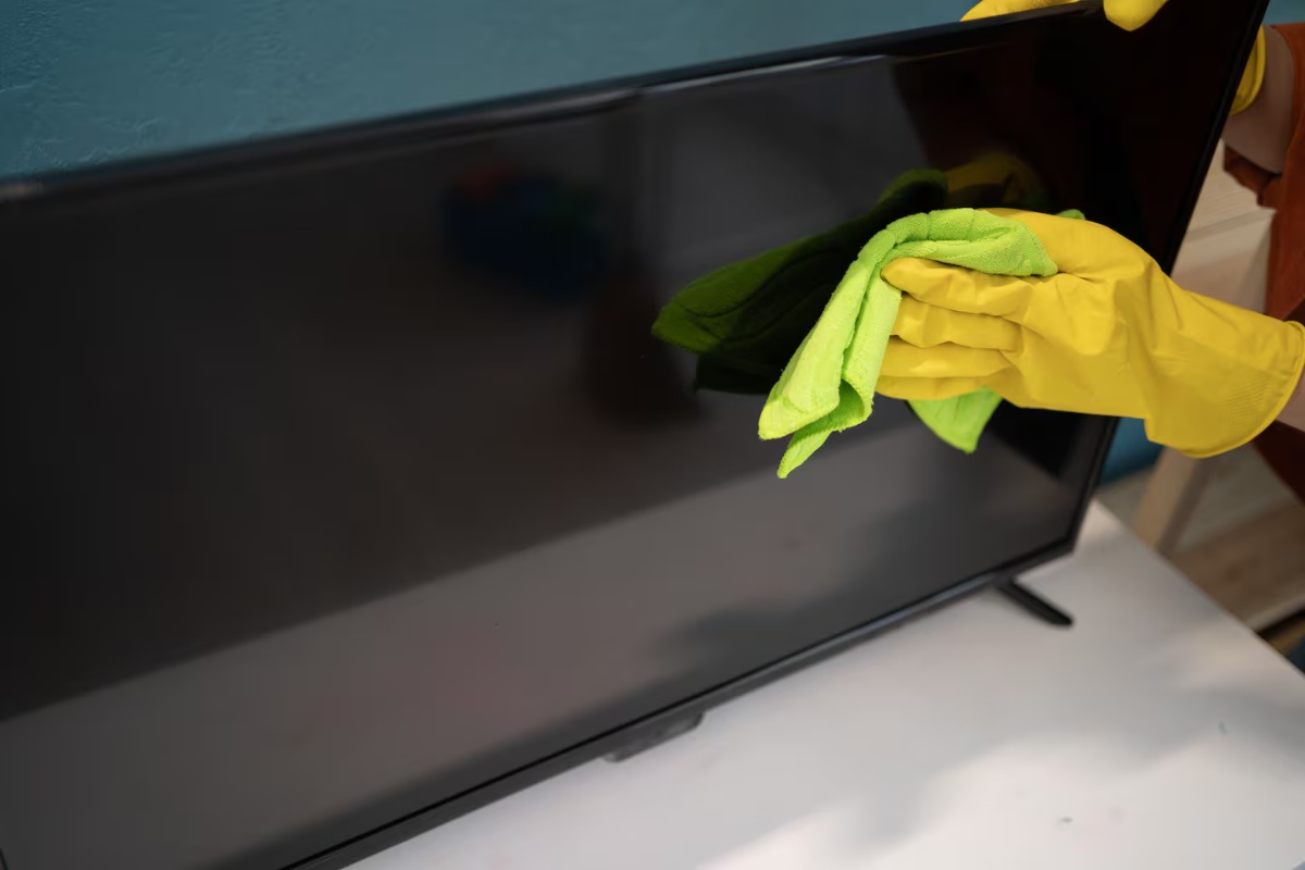 Bez krpe i spreja: kako očistiti televizor bez oštećenja i ogrebotina – image 2