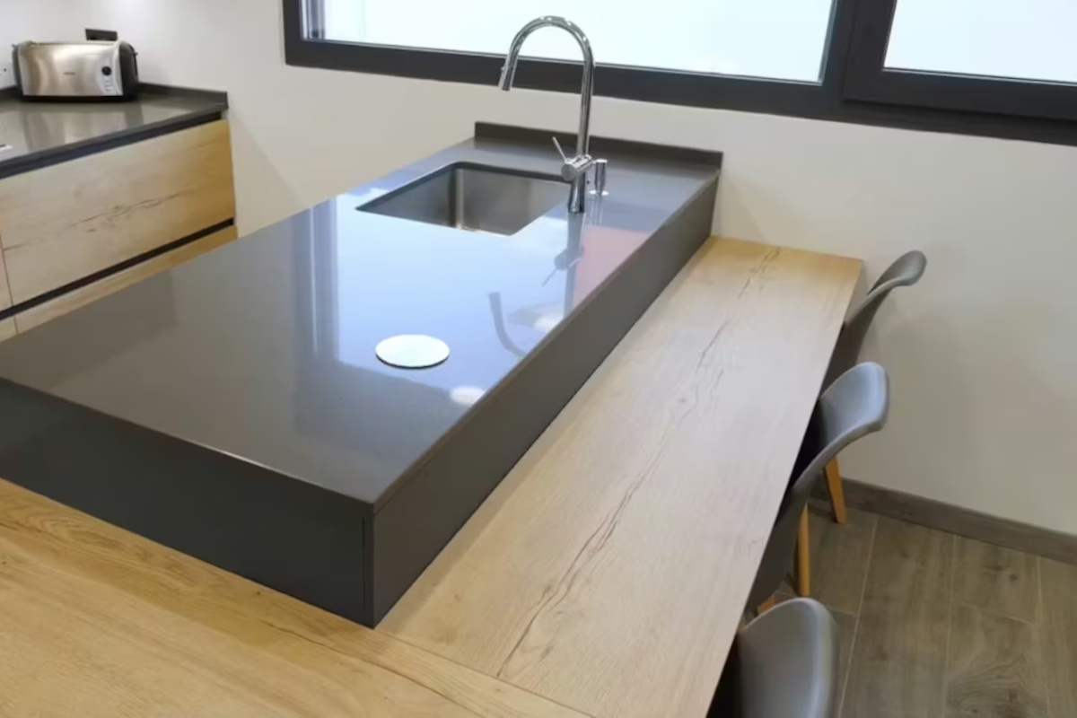 Ni ostrvo ni šank: Novi trend za 2026. koji vašu kuhinju čini prostranijom i estetski privlačnijom – image 2