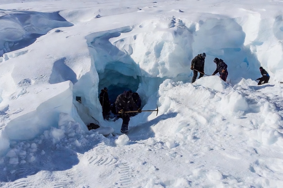 Iskopavaju pećinu na Antarktiku ispod snega i rešavaju problem za budućnost – image 3