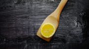 Puneți o felie de lămâie în dulapul de bucătărie: de ce este necesar și de ce este recomandat.