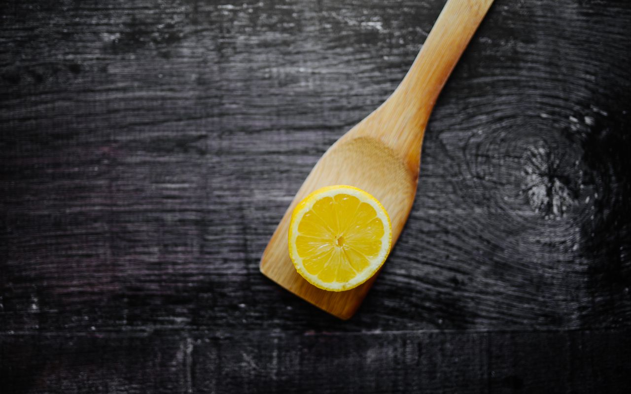 Puneți o felie de lămâie în dulapul de bucătărie: de ce este necesar și de ce este recomandat.