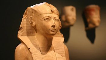 A fost descoperită o statuie veche de peste 4000 de ani, care provoacă concepțiile consacrate și poate rescrie istoria Egiptului Antic.