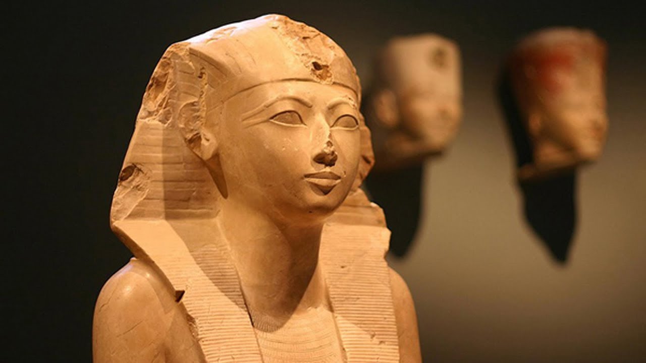 A fost descoperită o statuie veche de peste 4000 de ani, care provoacă concepțiile consacrate și poate rescrie istoria Egiptului Antic.