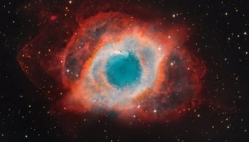 Astronomii au fost uimiți când au observat misterioasa „bară de fier” care străpunge celebra nebuloasă Inelul.