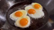 Nici prăjite, nici omletă: modul corect de preparare a ouălor, care permite păstrarea tuturor substanțelor nutritive.