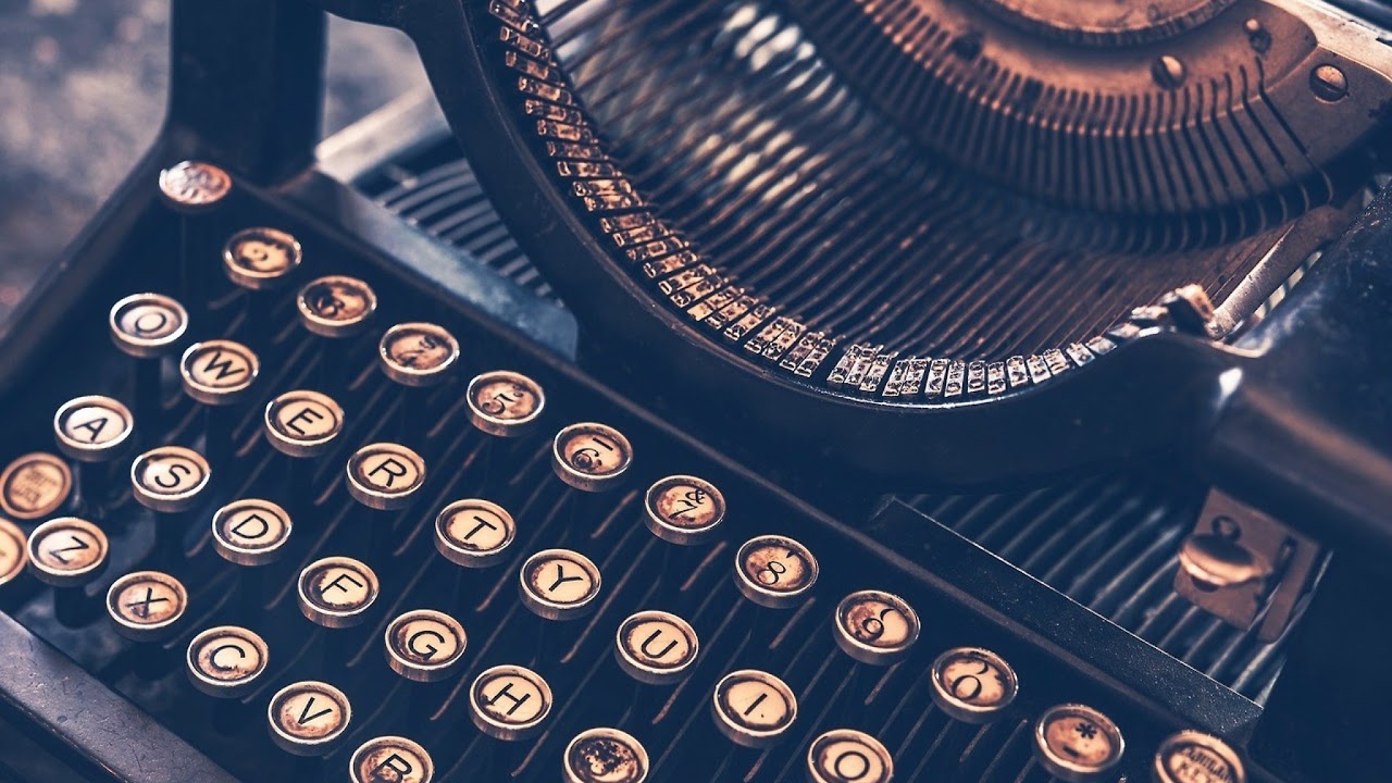 Dacă aveți o mașină de scris veche, aceasta este o comoară: de ce și cum poate fi reciclată folosind această idee minunată?