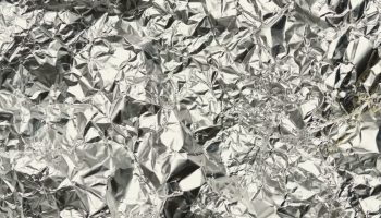 De ce o parte a foliei de aluminiu este mată, iar cealaltă strălucitoare: folosiți partea greșită.