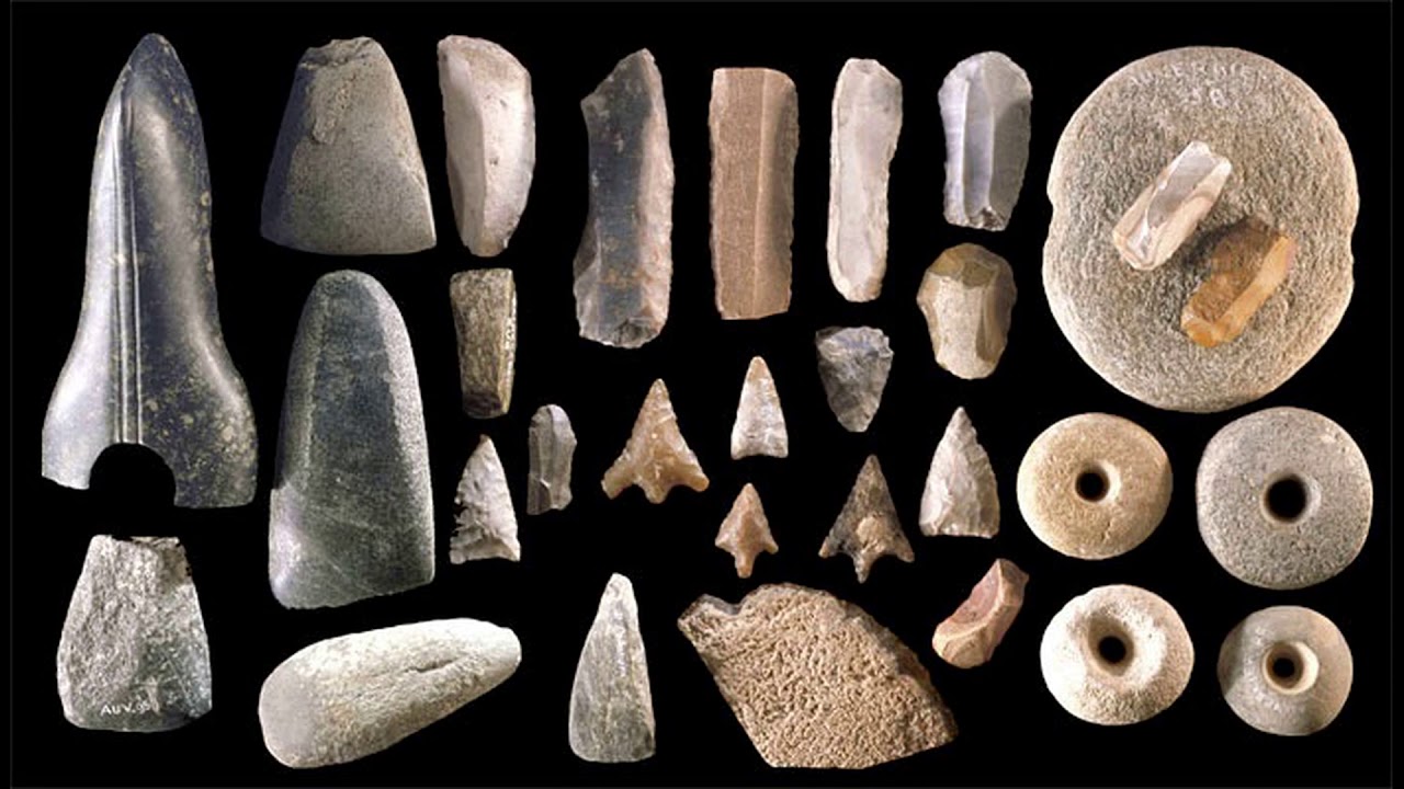 Aleksandar i njegov deda sa arheološkim nalazima