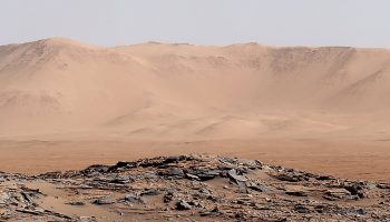 Astronomii nu pot să creadă: NASA a descoperit pe Marte o „megavală” înaltă de 2 metri.