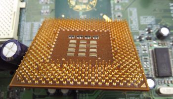 În deșeurile electronice pe care le acumulați acasă se poate ascunde suficient aur pentru a obține un lingou de 22 de carate.