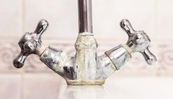 Secretul robinetelor strălucitoare, fără pete: ele rămân strălucitoare, ca noi, fără a deteriora suprafața.