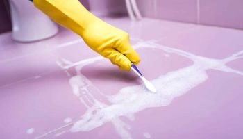 „Používam ho už 6 mesiacov“: škáry medzi dlaždicami sú opäť biele bez zbytočnej námahy