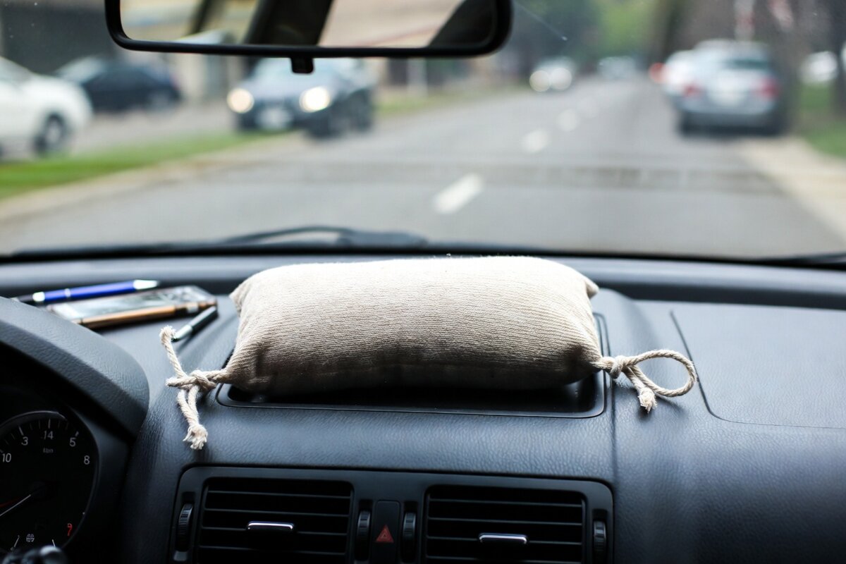 Domaći upijač vlage za auto