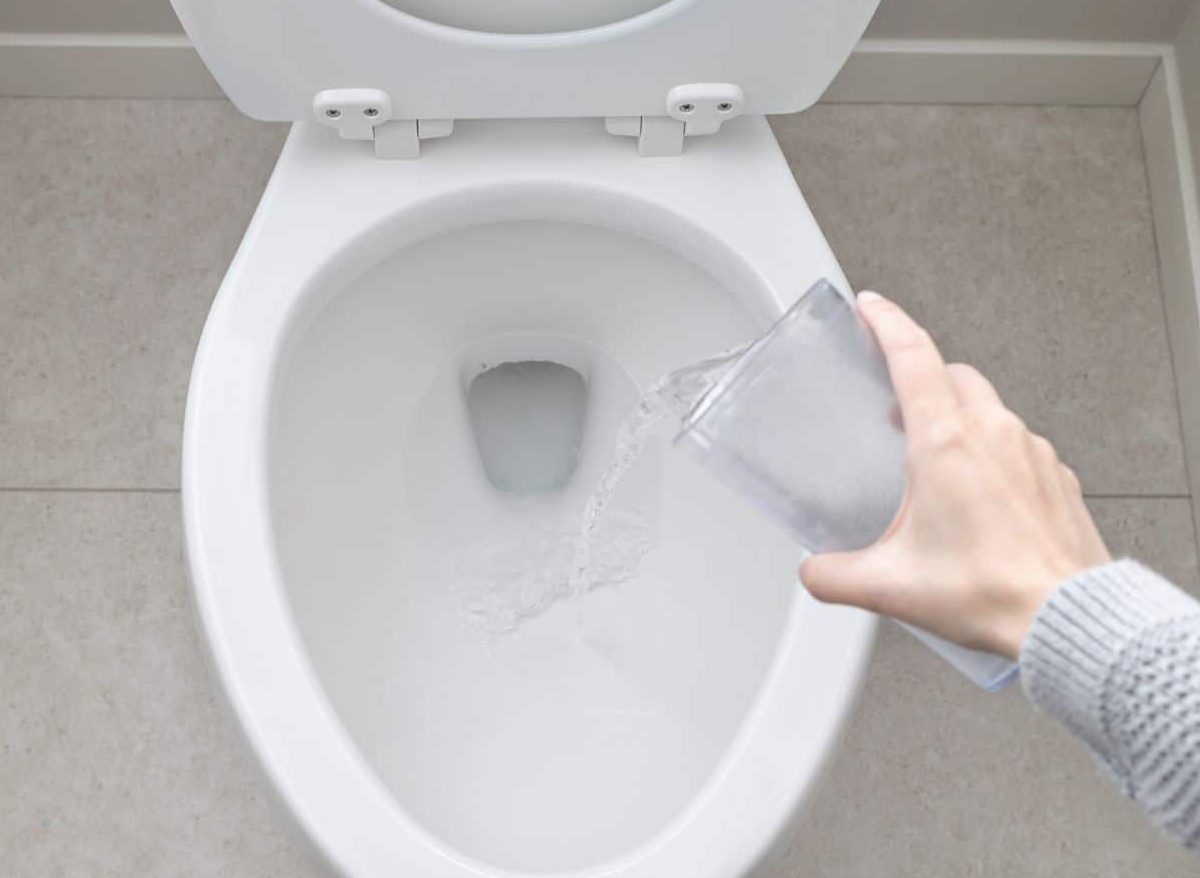 Stačí pol pohára, aby bola toaleta ako nová: úžasné nápady na čistenie a renováciu starých sanitárnych zariadení