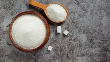 Zmiešanie cukru s hydrogenuhličitanom sodným: načo je to potrebné a prečo sa odporúča na boj proti domácim škodcom