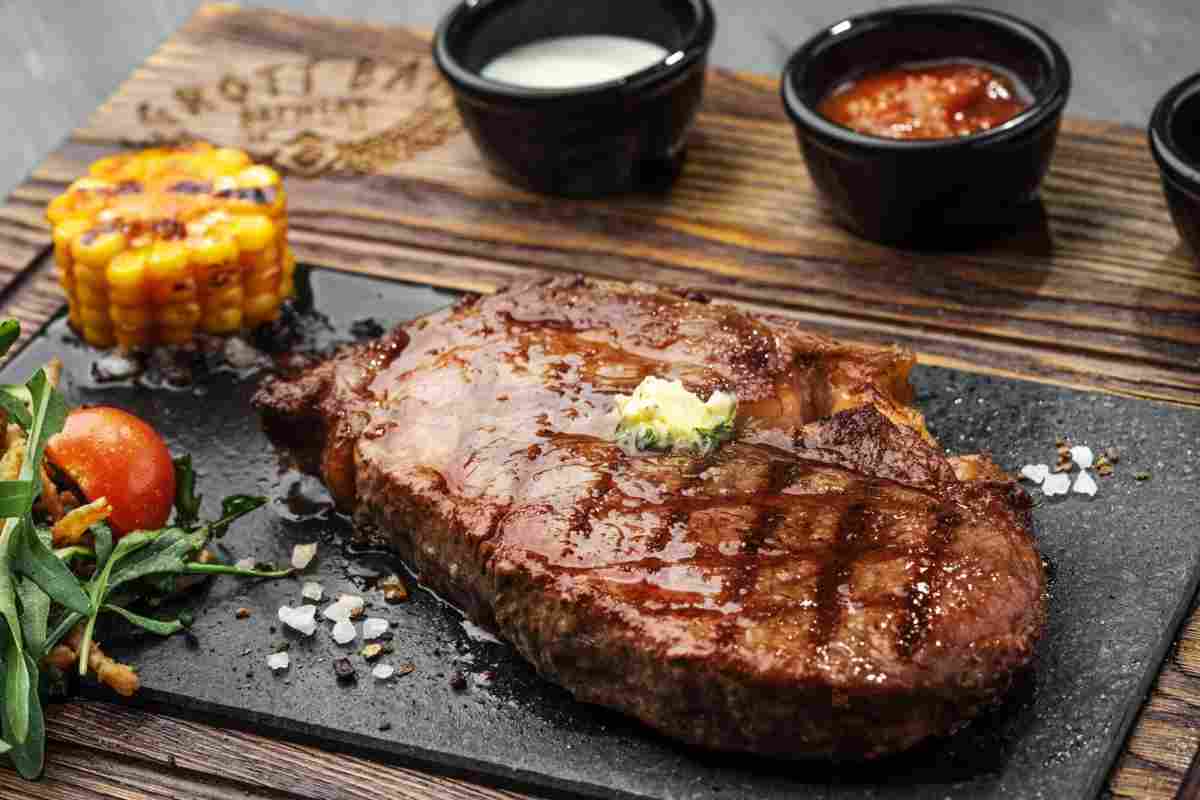 V takom prípade nie je potrebné mäso solit. Inak bude po vyprážaní tvrdé ako podrážka topánky.