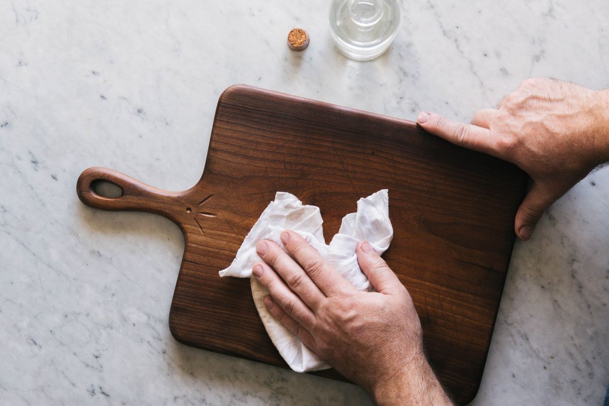 Ako vyčistiť dosky na krájanie octom, aby voňali sviežosťou a vyzerali ako nové