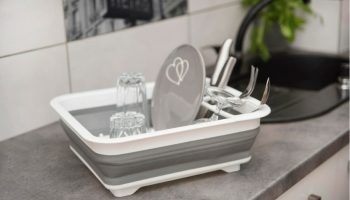 Zaberá menej miesta a vyzerá lepšie. Teraz sa používa v kuchyniach na sušenie riadu.