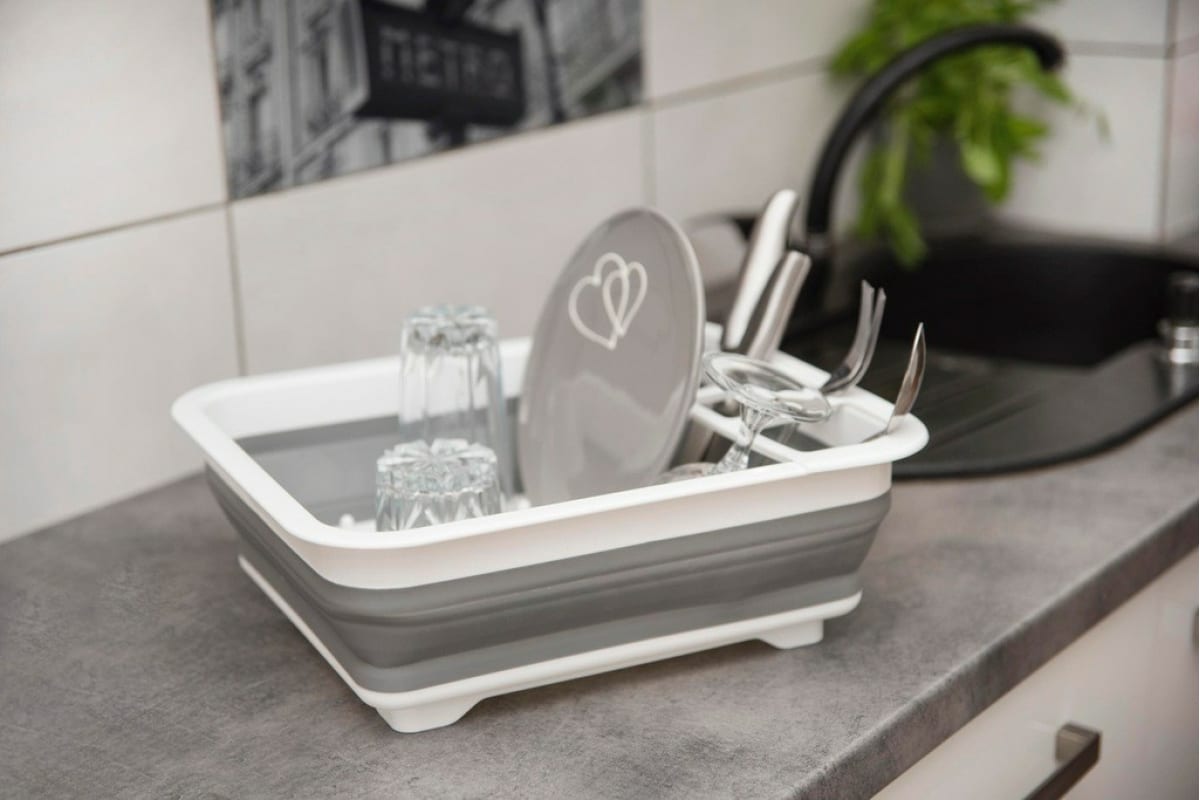 Zaberá menej miesta a vyzerá lepšie. Teraz sa používa v kuchyniach na sušenie riadu.