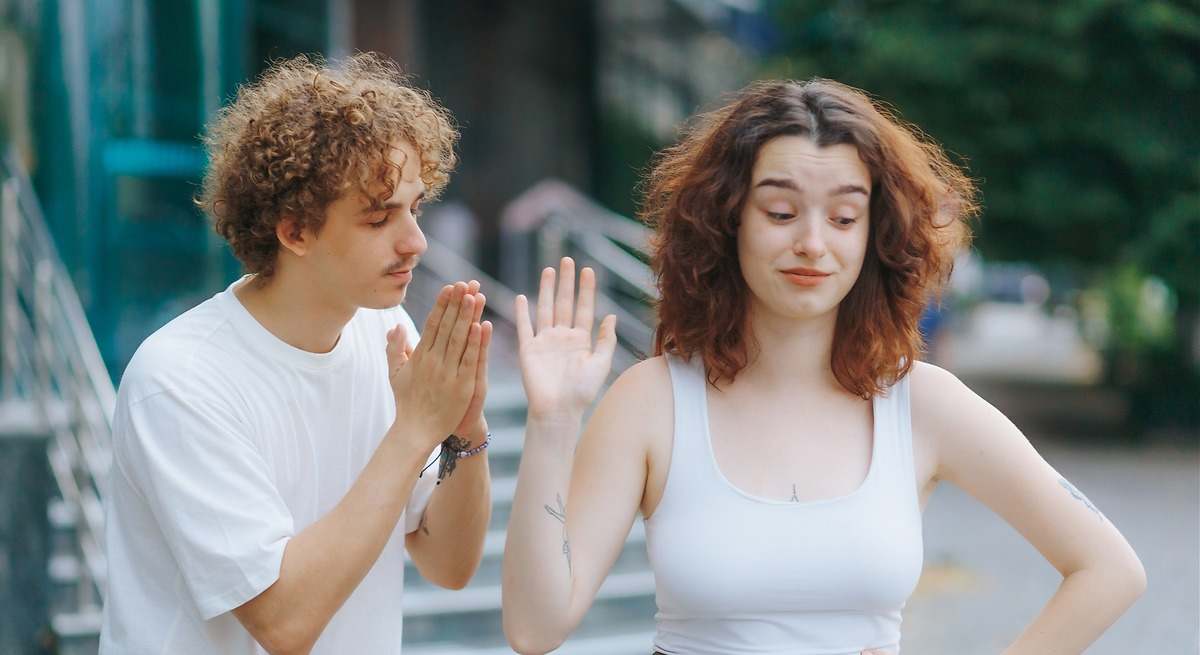 Psihologija sugerira da ljudi koji se stalno ispričavaju za sve imaju ove karakteristike.