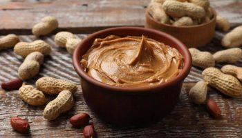 Jedna lyžica denne môže zmeniť váš metabolizmus. Zistite, čo vlastne arašidové maslo robí.