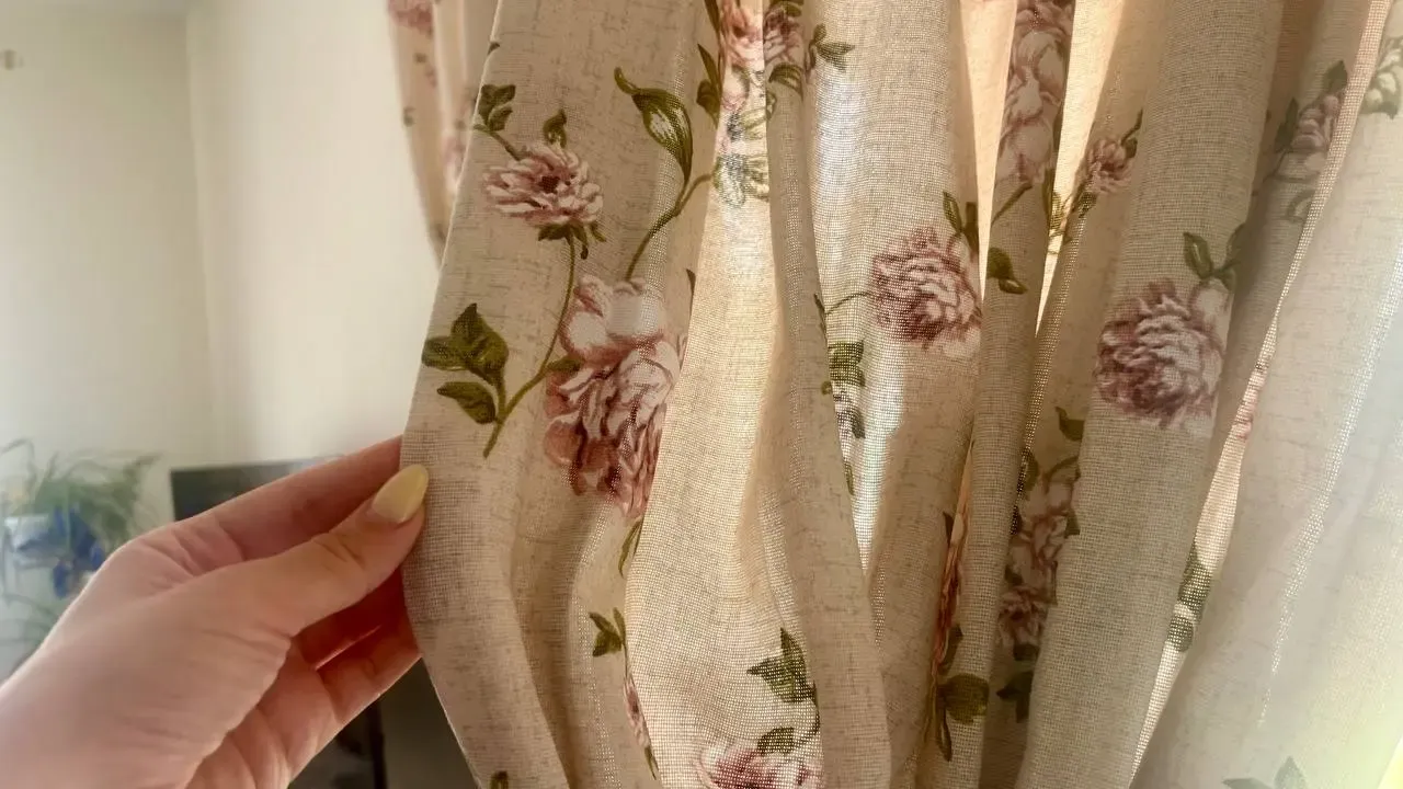 Pranje zavjesa sa žlicom šećera: zašto se preporučuje i za što je korisno.