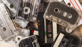 Jos sinulla on vanhoja kasetteja, sinulla on todellinen aarre: vaiheittainen opas niiden muuttamiseksi hyödylliseksi esineeksi.