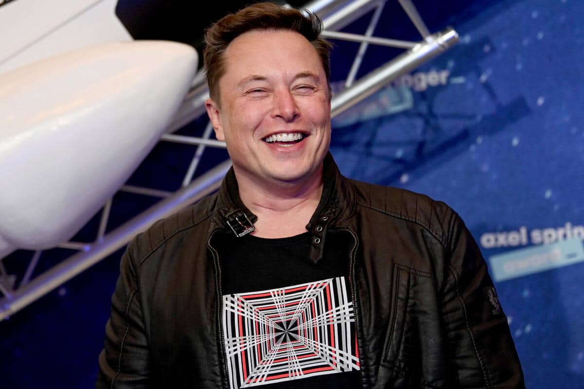 Musk má nové problémy: jeho zamestnanci nechcú odísť do „technologického kláštora“ po megafúzii SpaceX a xAI.