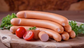 Pridajte k párkom 1 lyžicu vody a položte ich na tanier. Pri vyprážaní nepraskajú a budú chutnejšie.