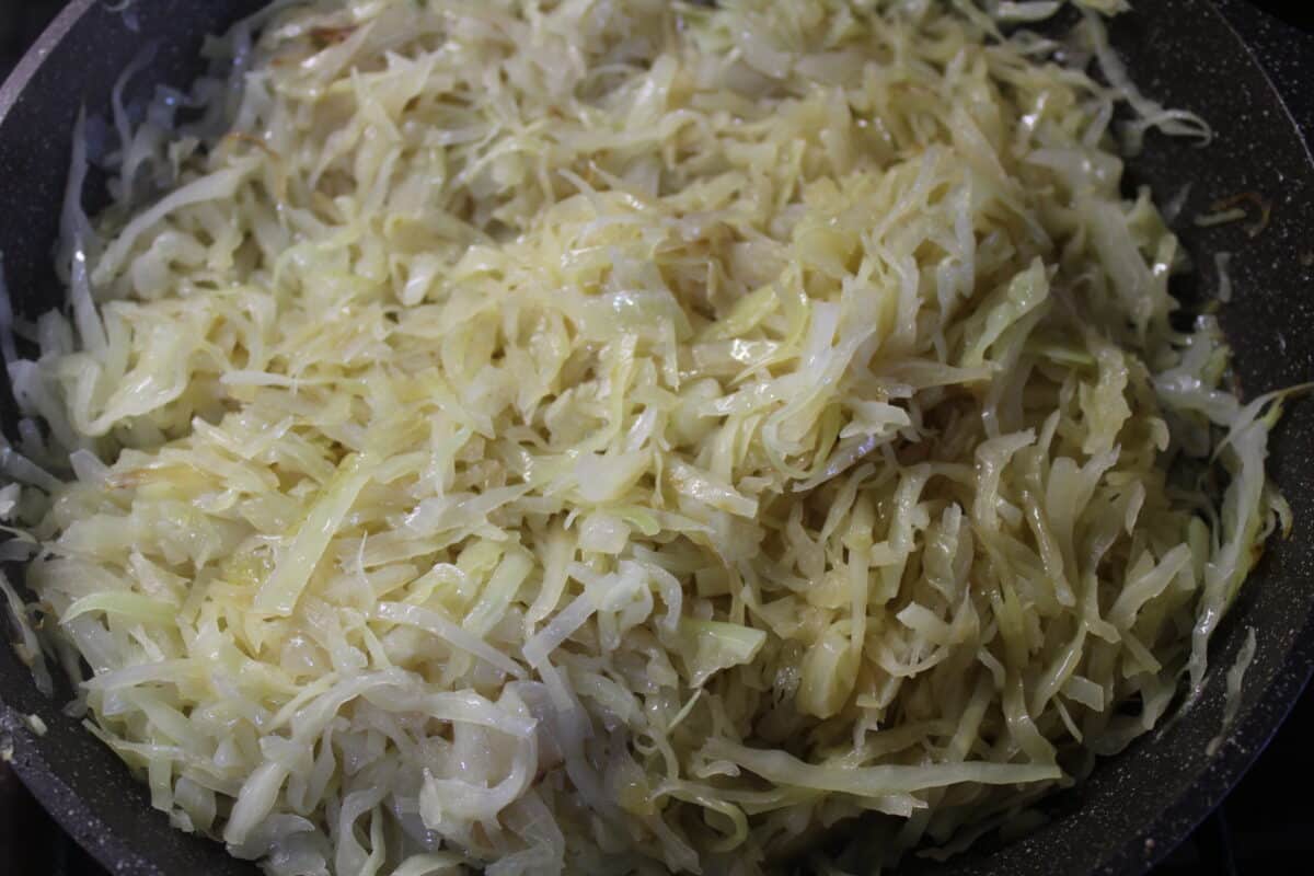 Pečeni kupus moje bake je najbolji od svih. Priprema je s dva prsta.