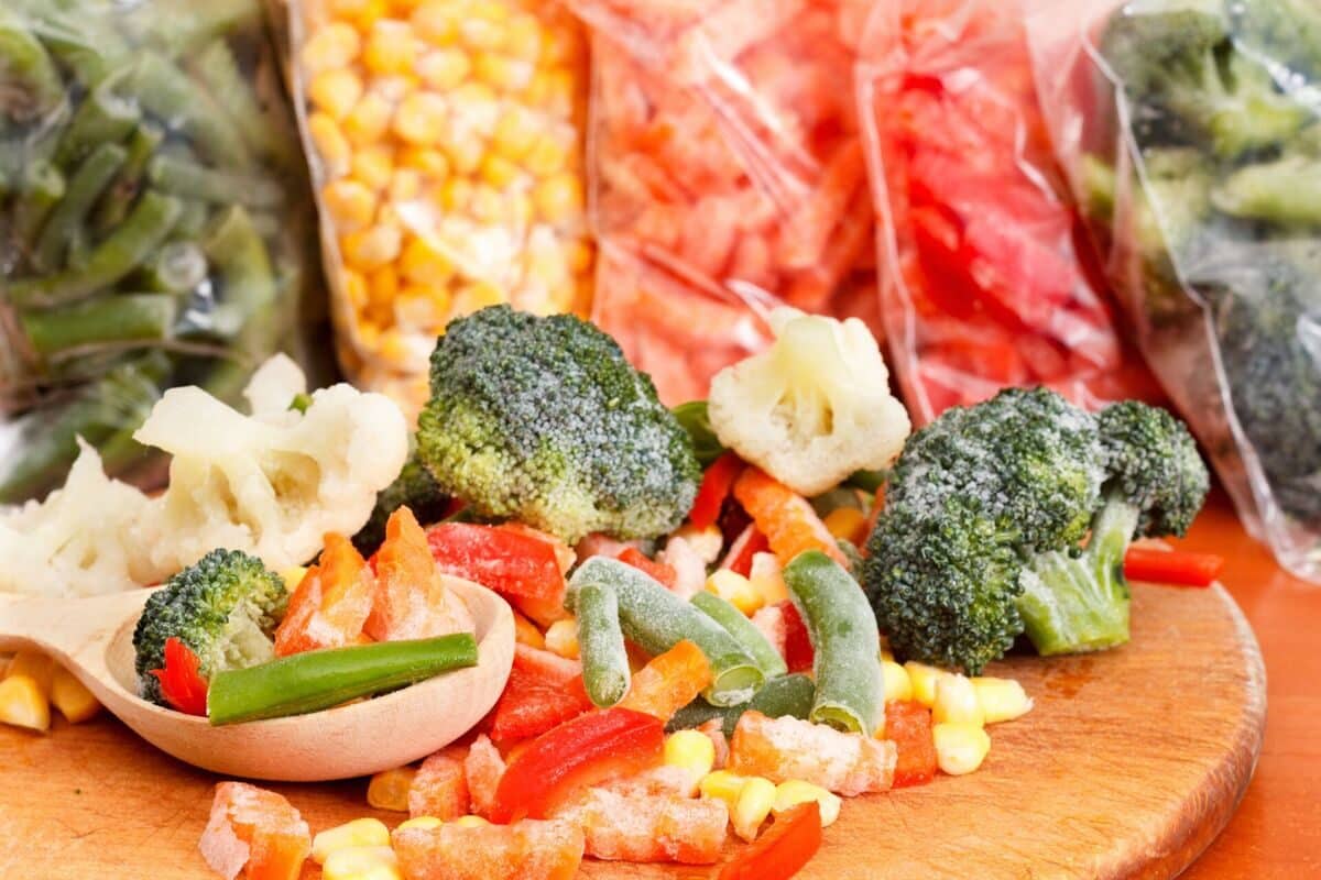 Koje se namirnice mogu zamrzavati, a koje ne? Je li moguće staviti vruću posudu u hladnjak?