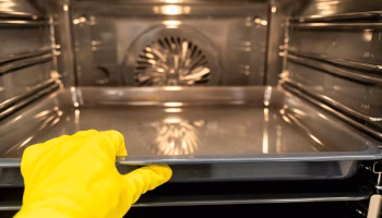 Fettiger und verschmutzter Backofen: Dieser Küchenroller macht das Fett über Nacht weich, anstatt Ihre Hände zu strapazieren