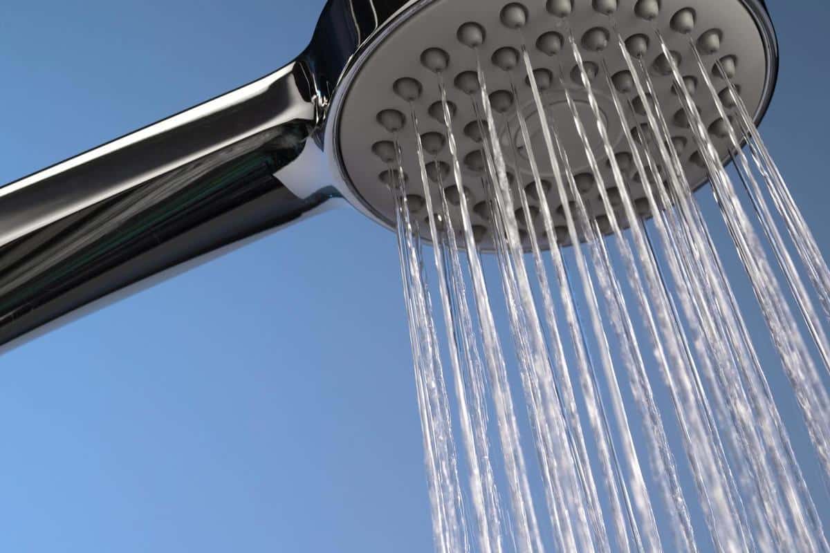 Promiješam i nanesem na kamen pod tušem. Pjenušavi mjehurići rastvaraju ga u 30 minuta.