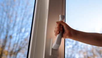 Ako zistiť, či sú vaše okná nastavené na „zimný alebo letný režim“? Jednoduchý spôsob ich nastavenia.