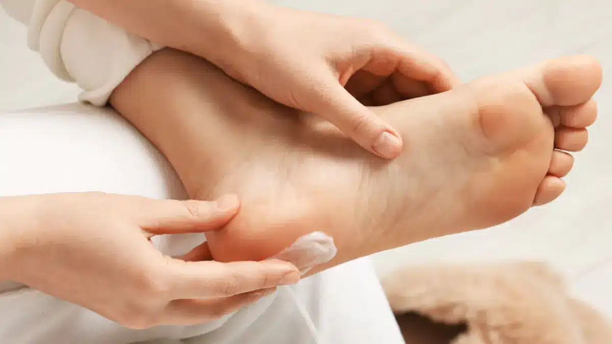 Majstori pedikure dobro znaju ovaj trik: dodajte ocat u kupku za stopala i promatrajte rezultat.