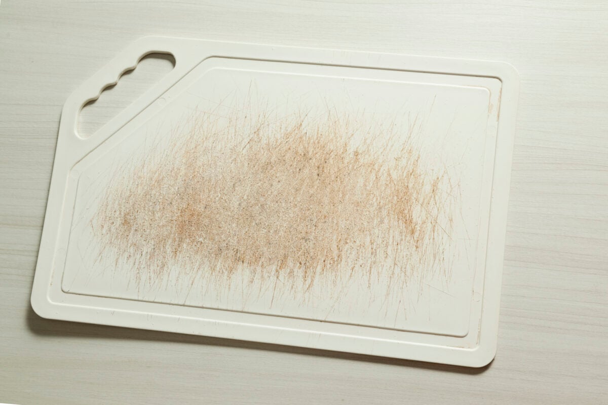 Stara plastična daska puna rezova