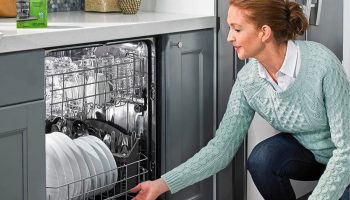 Ako vyčistiť umývačku riadu a navždy sa zbaviť nepríjemných zápachov