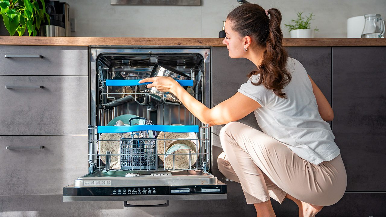 Tajna profesionalca za čist i sjajan pribor za jelo: ovako ga treba staviti u košaru perilice posuđa.