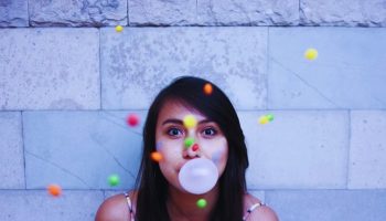 Vedeli sme, že žuvačka nie je práve najzdravšia. Teraz nás veda varuje, že môže byť jedným z najhorších produktov, ktoré konzumujeme.