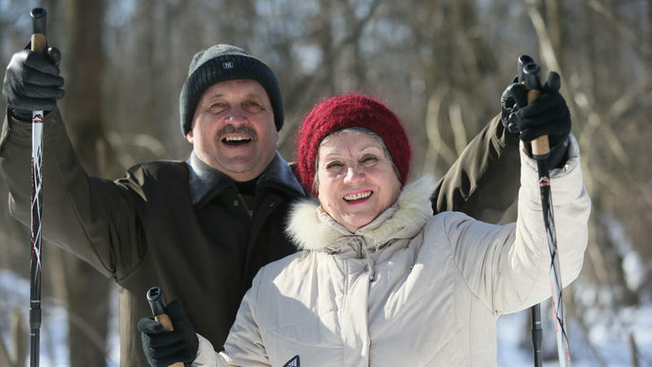 Kävely on hyödyllistä myös 60 vuoden jälkeen, mutta asiantuntijat suosittelevat tämän fyysisen aktiviteetin säännöllistä harrastamista.