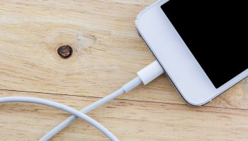 Warum einige USB-Anschlüsse deutlich langsamer laden als andere: eine einfache Erklärung