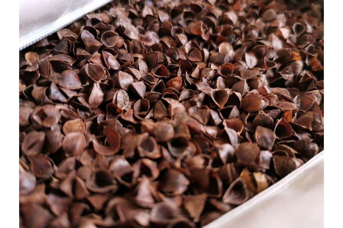 Umjesto peleta, u svojim pećima spaljuju obični otpad. To im omogućuje uštedu.