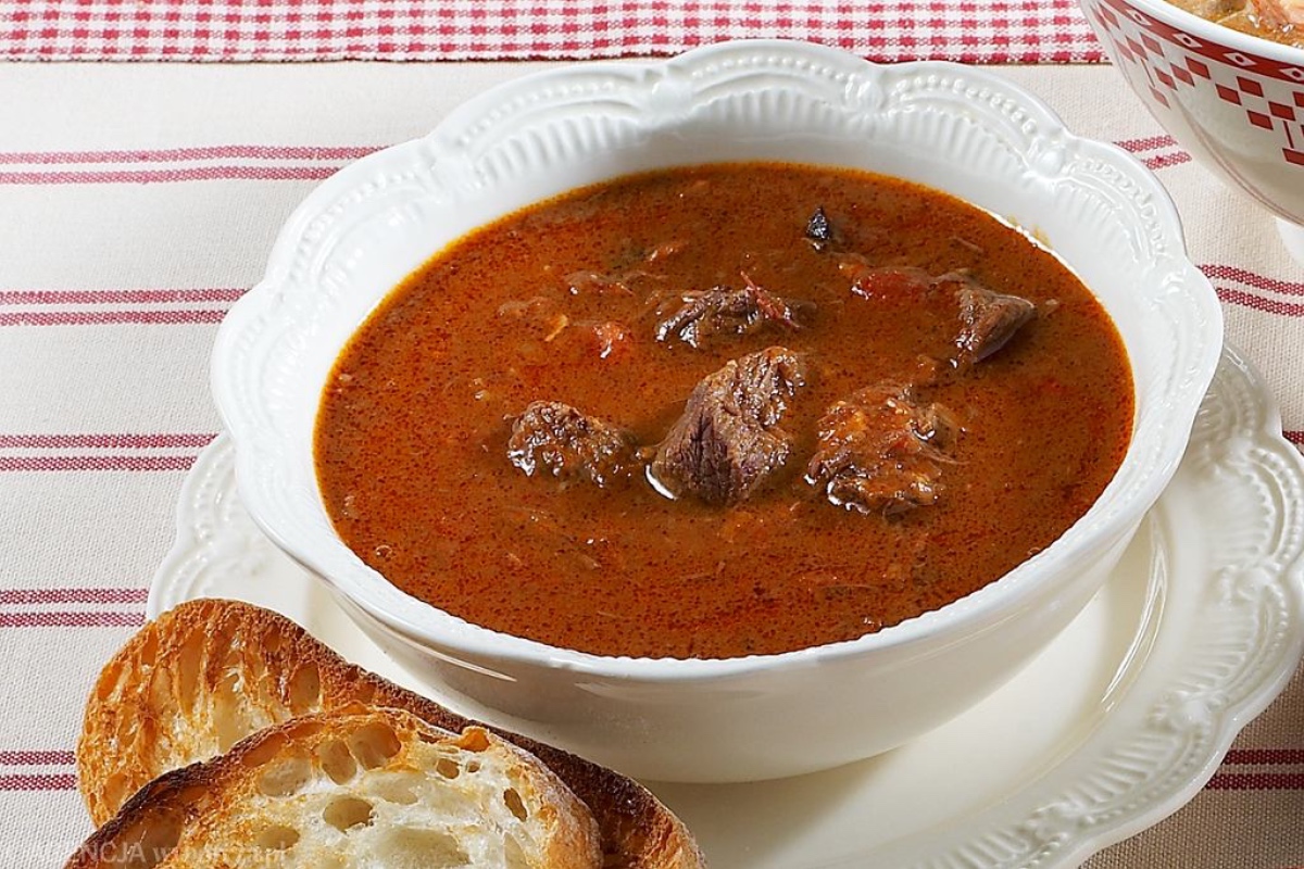 Skuham lonac ove juhe i imam ručak za dva dana. Najbolja je jer koristim ova dva mesa