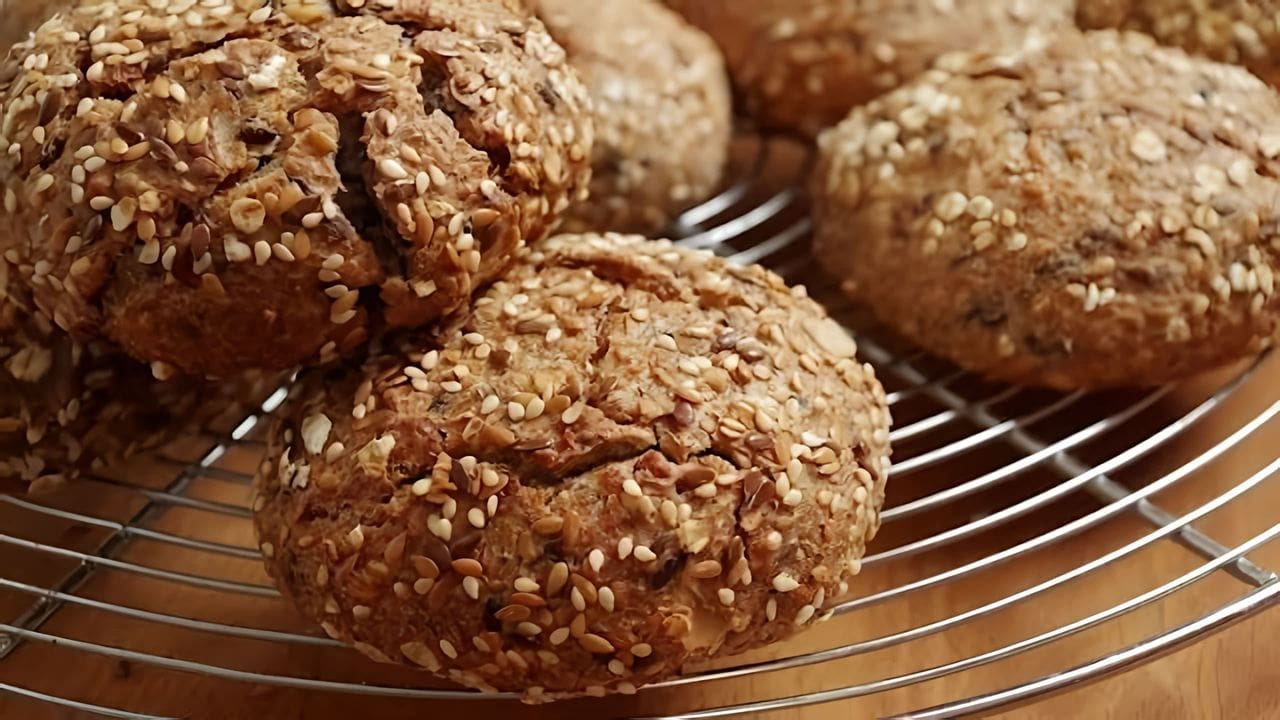 Nema potrebe za pećnicom: kako napraviti najpahuljastije kruhove od cjelovitog zrna pšenice - vrlo jednostavno i jeftino.