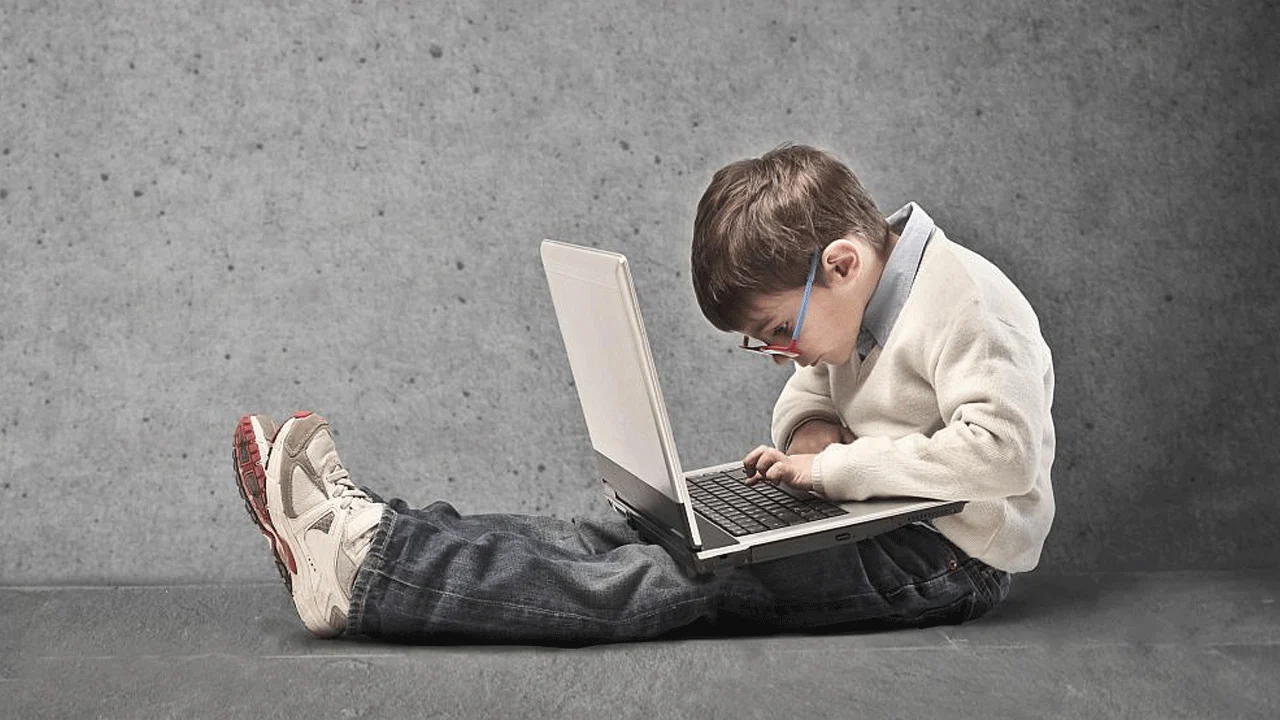 Kako zlouporaba digitalnog okruženja utječe na kognitivni razvoj mladih?