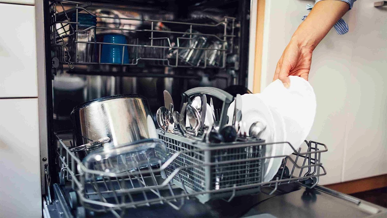 Tajna profesionalca za čist i sjajan pribor za jelo: ovako ga treba staviti u košaru perilice posuđa.