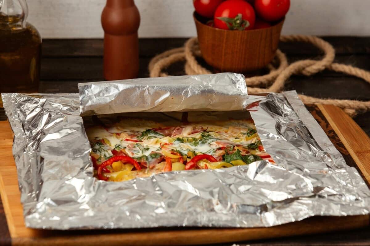 Nielen do kuchyne! Prečo by ste mali mať vždy kúsok alobalu vo vrecku saka.